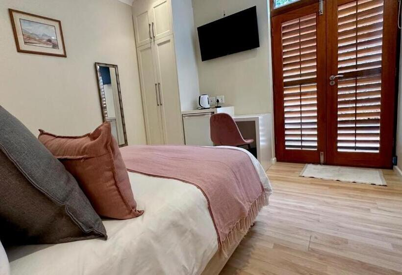 اتاق اکونومی, Loloho Lodge   24h Solar Power