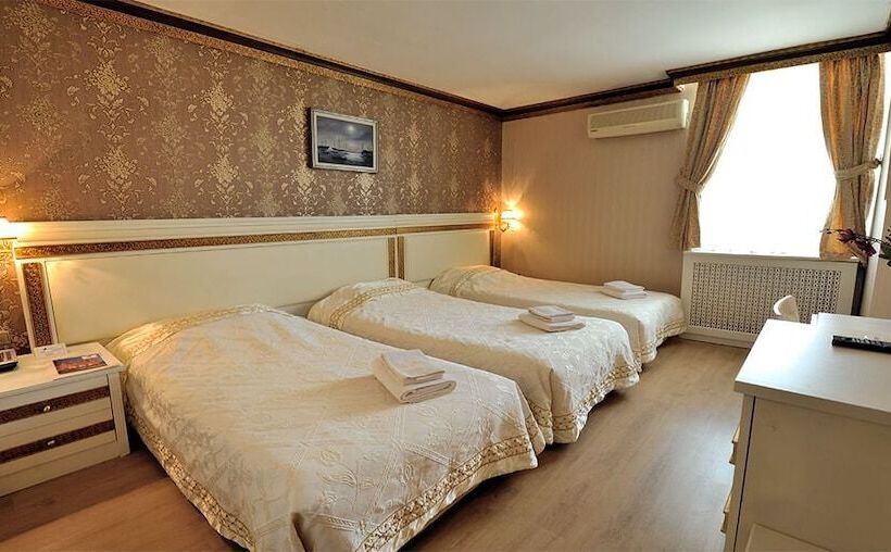 スタンダードトリプルルーム, Pelikan Otel