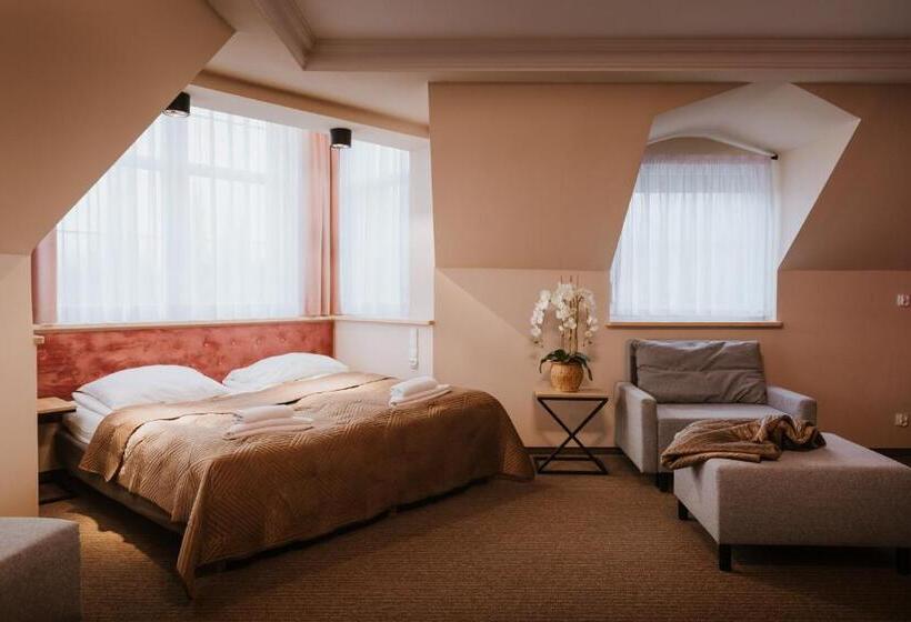 四人标准间, Villa Palladium