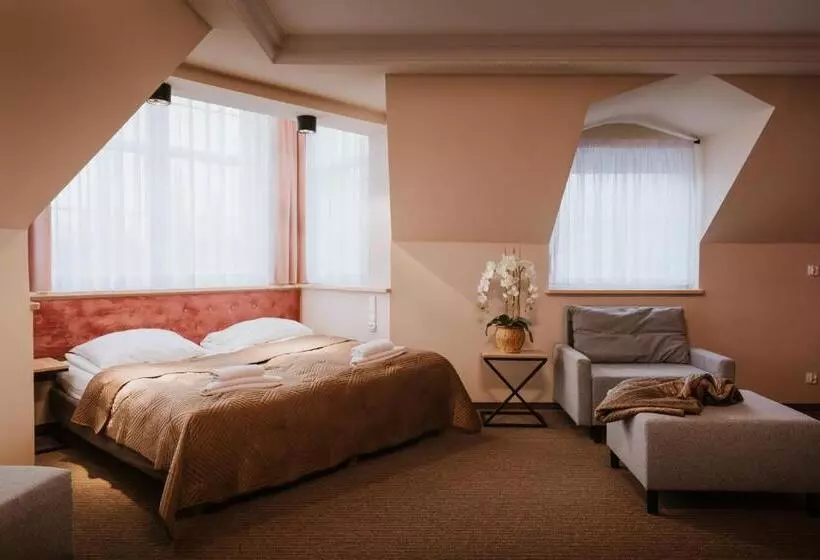 اتاق استاندارد چهار تخته, Villa Palladium