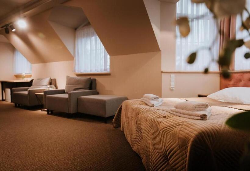 标准三人间, Villa Palladium