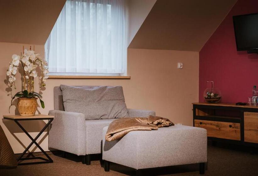 标准三人间, Villa Palladium