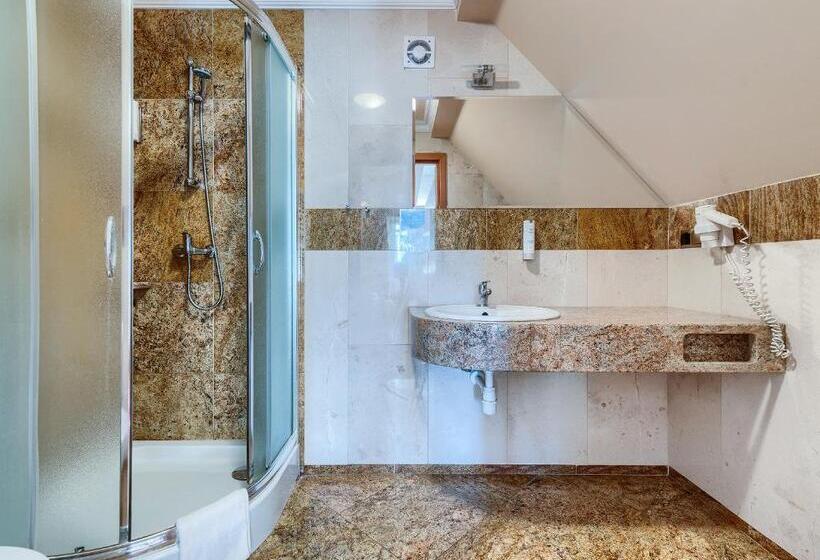 标准三人间, Villa Palladium