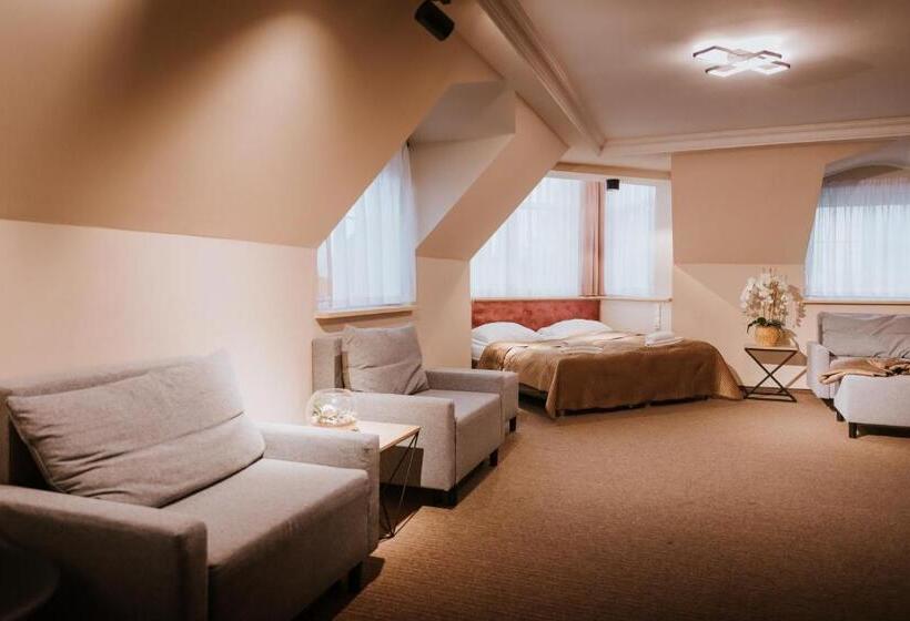 标准三人间, Villa Palladium