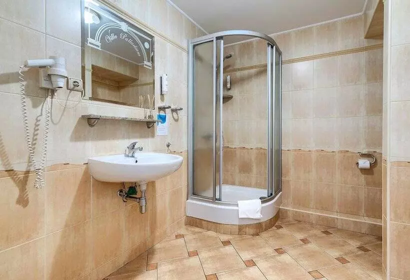 اتاق استاندارد سه نفره, Villa Palladium