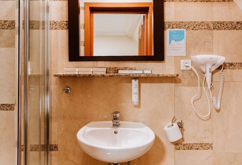 标准三人间, Villa Palladium