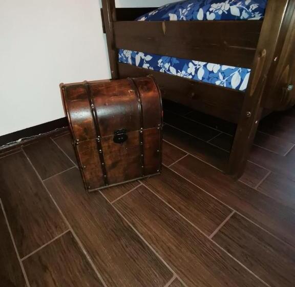 스탠다드 4인용 룸 공용 욕실, Vintage Downtown Hostel