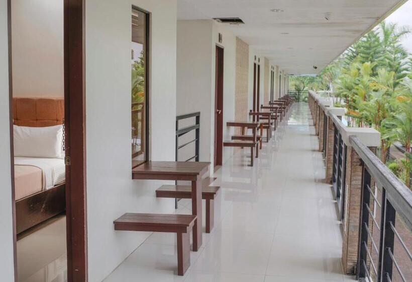 디럭스 트리플 룸, Marzon Hotel Kalibo