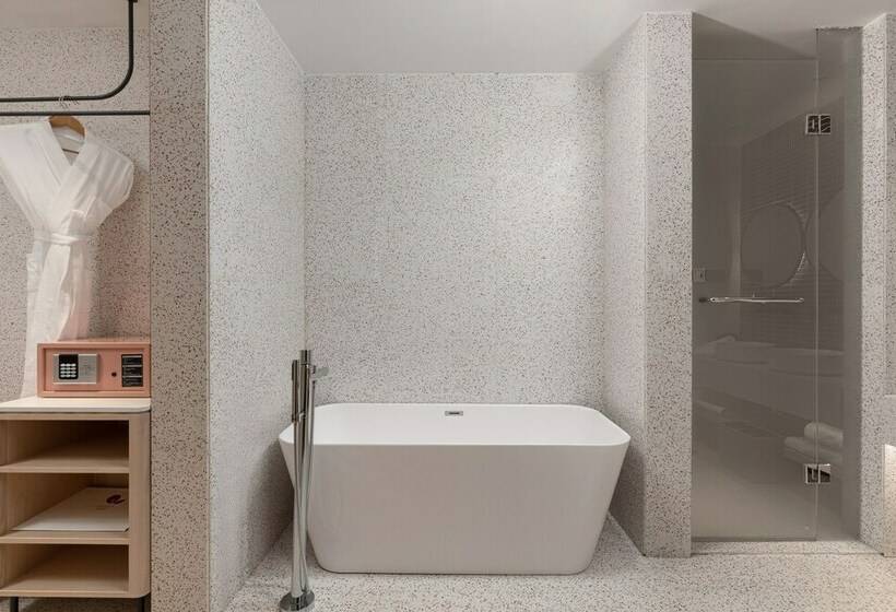 スイート, Dhawa Quzhou