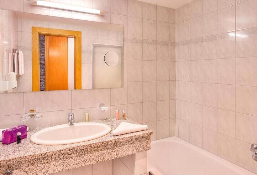 Номер Стандарт, Ad Laca