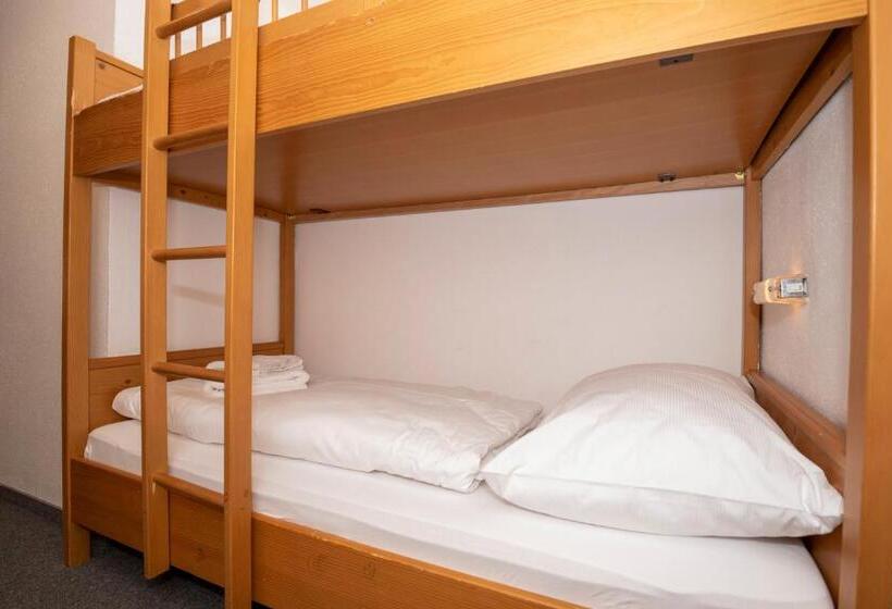 חדר משפחתי, Alpen Arnika