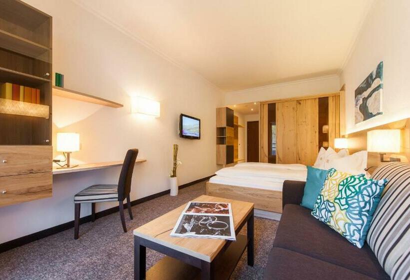 高级大房间, Madeleine