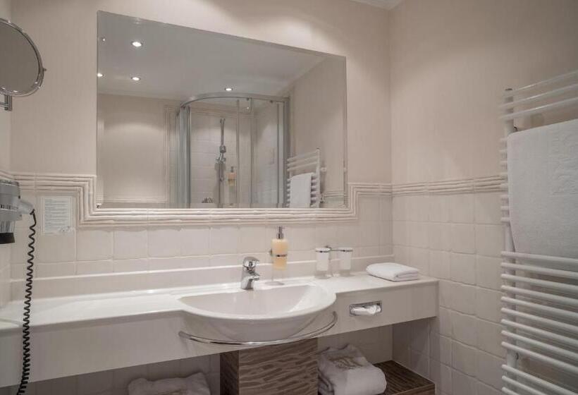 标准间, Madeleine