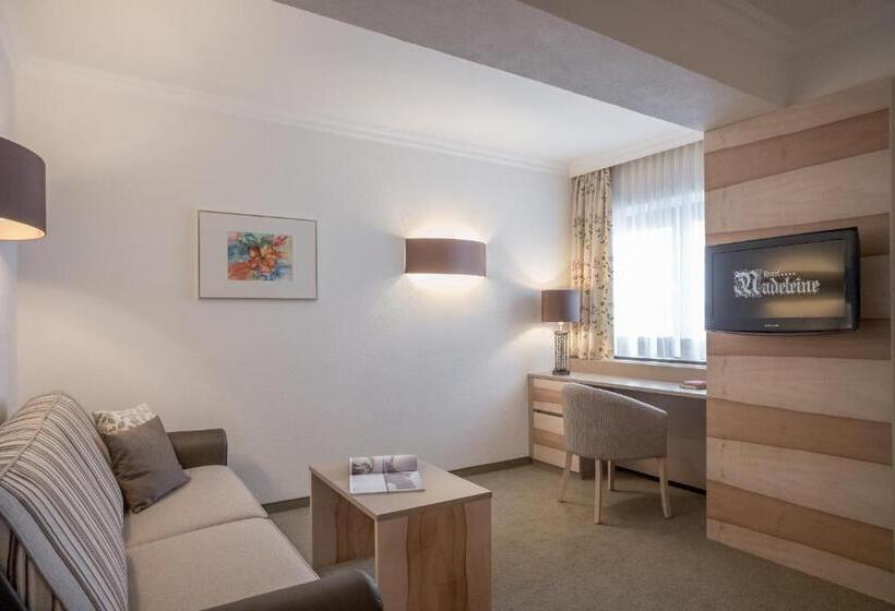 带阳台套房, Madeleine