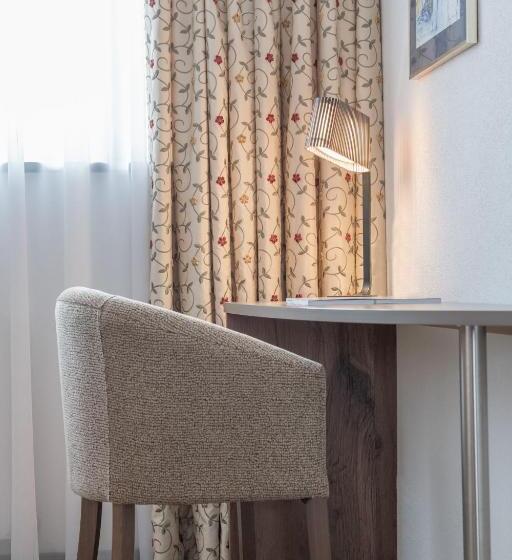 테라스 스위트, Madeleine