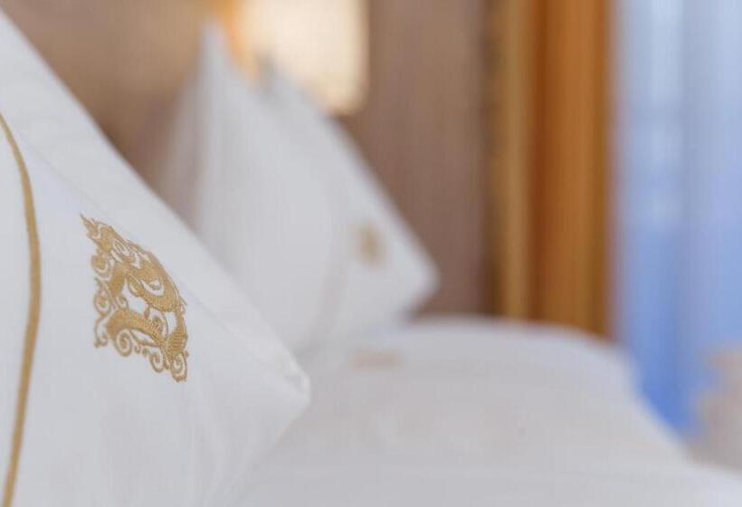 家庭间, Madeleine