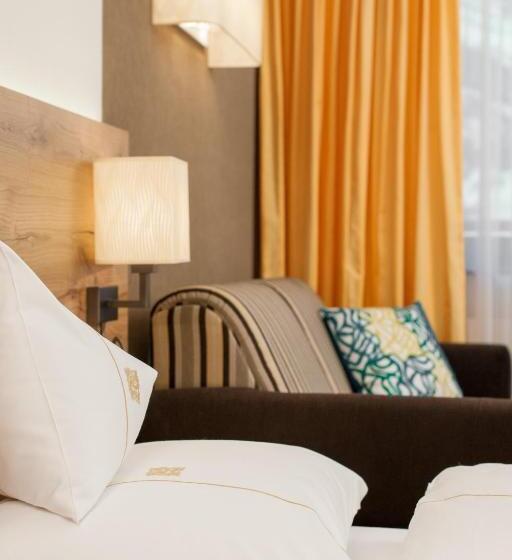 家庭间, Madeleine