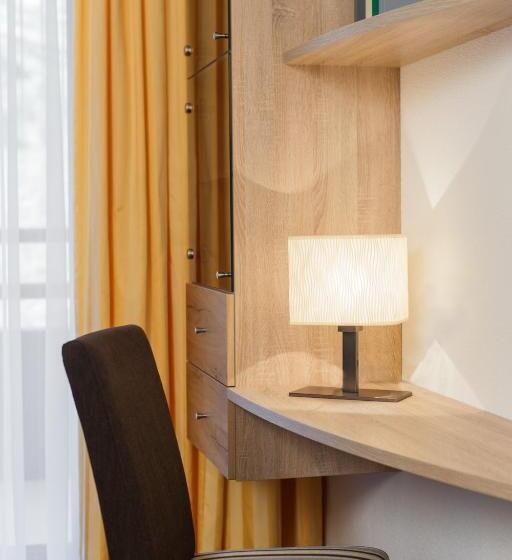 家庭山景房, Madeleine