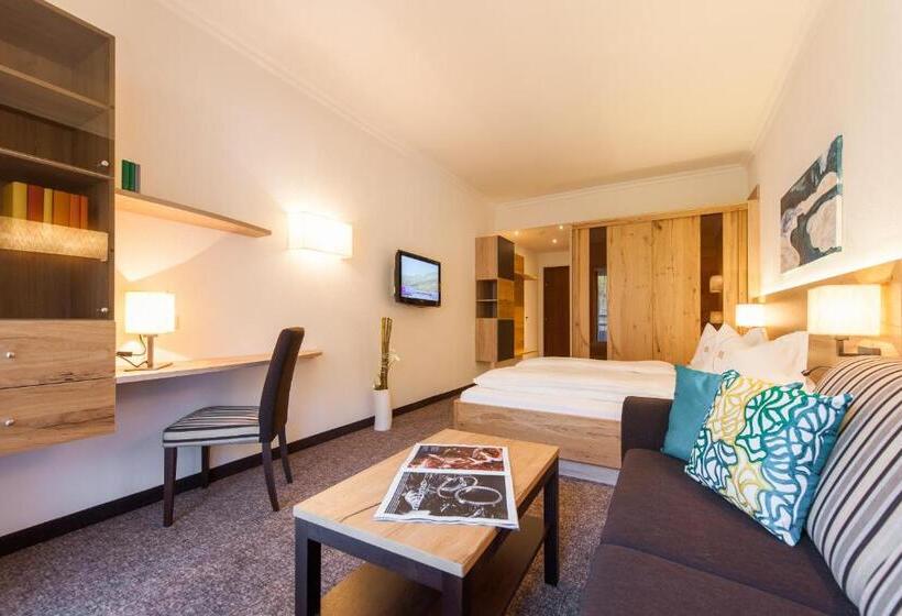 家庭山景房, Madeleine