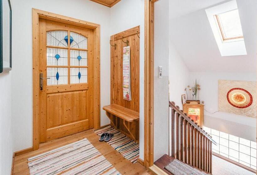 דירת שני חדרים, Prinzenhof