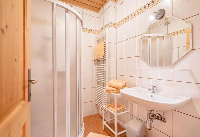 דירת שני חדרים, Prinzenhof