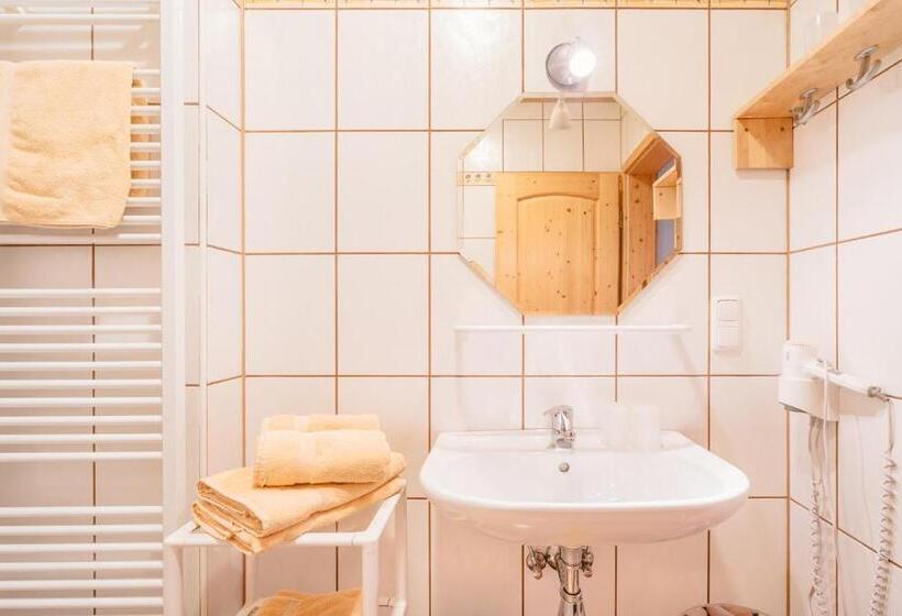 דירת שני חדרים, Prinzenhof