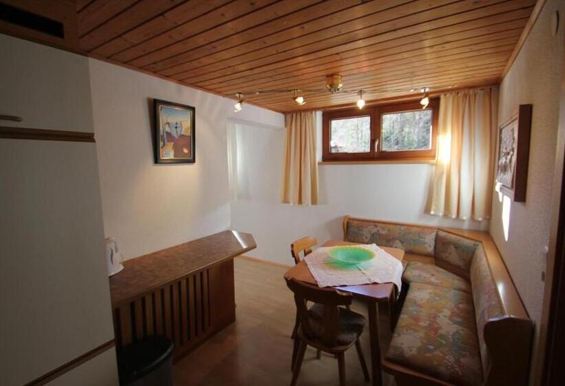 شقة غرفتين نوم مزودة بشُرفة, Waldhof