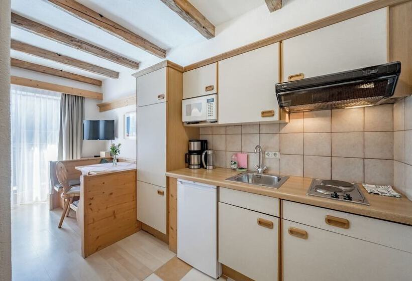 Студия Стандарт, Landhaus Edelweiss