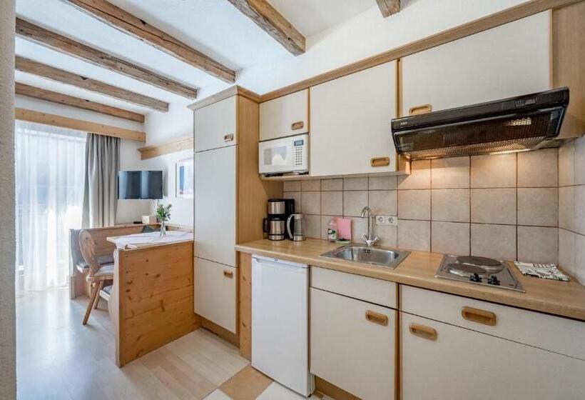 استودیوی استاندارد, Landhaus Edelweiss