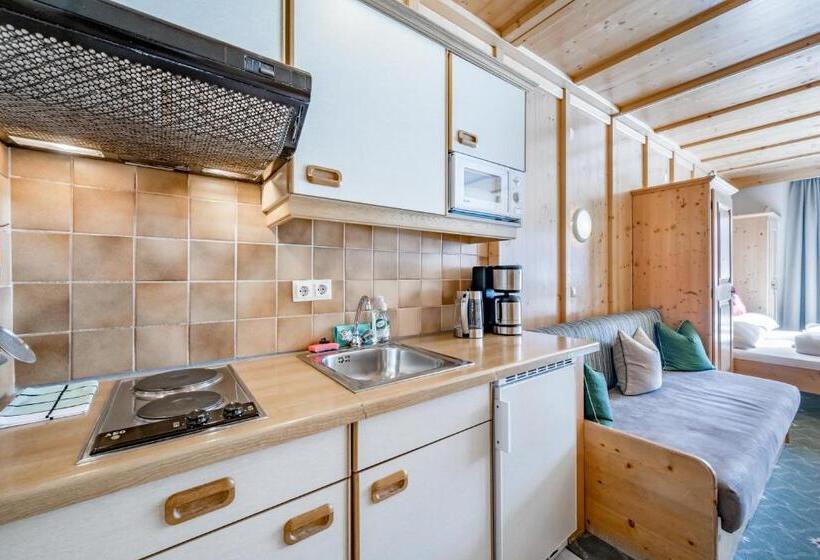 استودیوی استاندارد, Landhaus Edelweiss