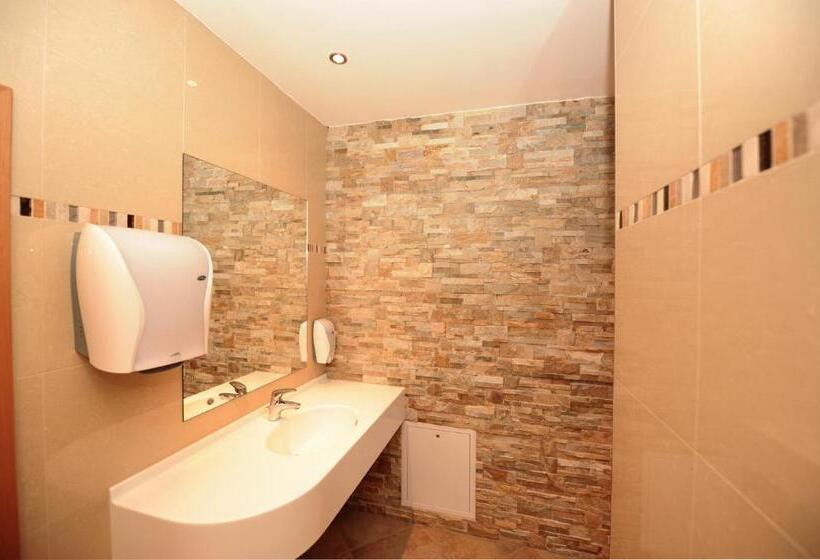 コンフォートルーム, Bauernhof Oberscheffau