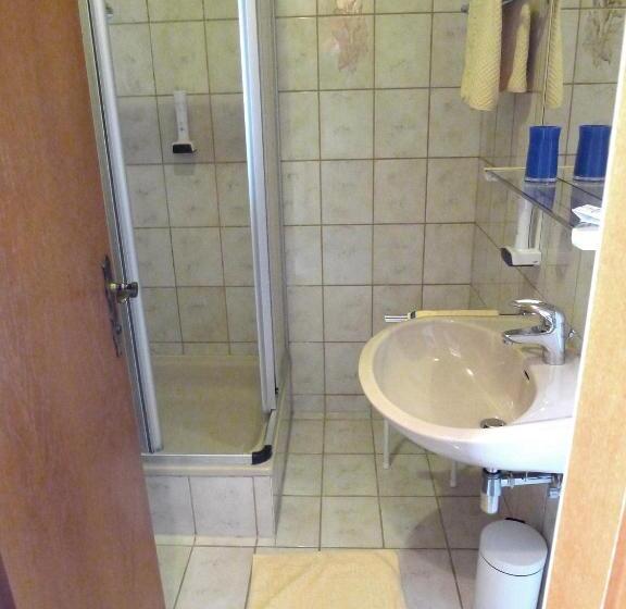 标准单人间, Restaurant Böck Roter Hahn