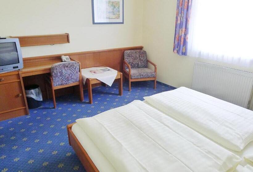 스탠다드 트리플 룸, Restaurant Böck Roter Hahn