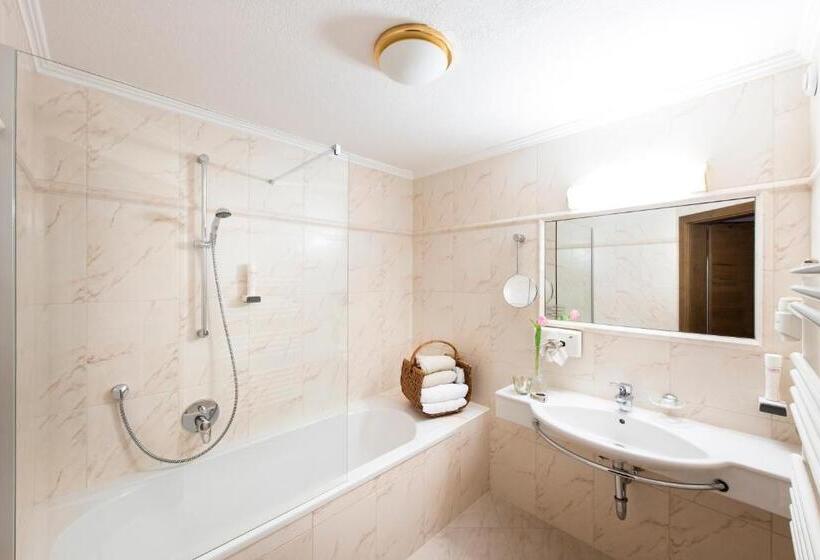 سوئیت با بالکن, Wohlfühlhotel Innertalerhof