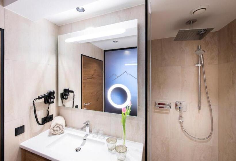 سوئیت جونیور با چشم‌انداز کوهستان, Wohlfühlhotel Innertalerhof