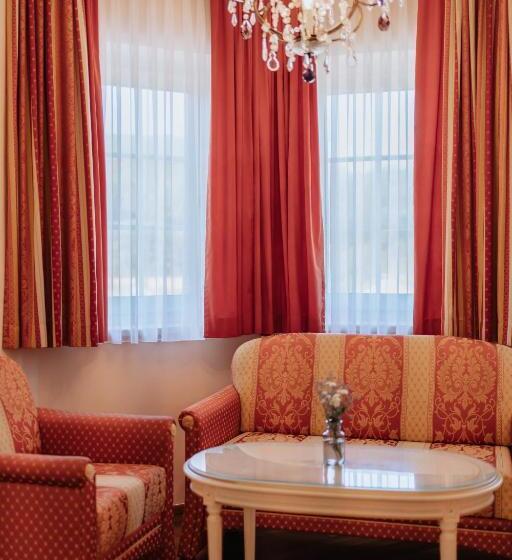 جناح جونيور, Schlössl Hotel Kindl