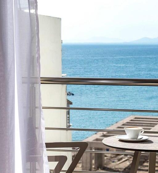 سوییت جونیور با چشم‌انداز دریا, Days City Suites