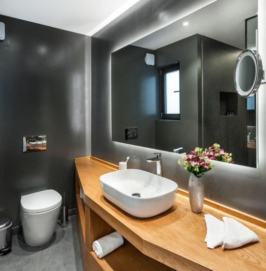 سوییت جونیور با چشم‌انداز دریا, Days City Suites