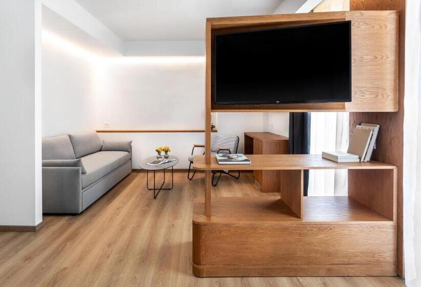 سوییت جونیور با چشم‌انداز دریا, Days City Suites