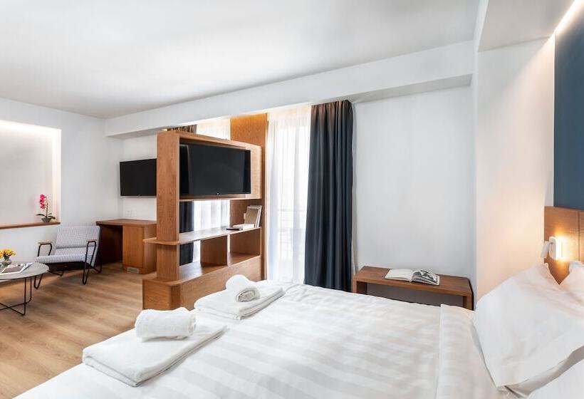 سوییت جونیور با چشم‌انداز دریا, Days City Suites