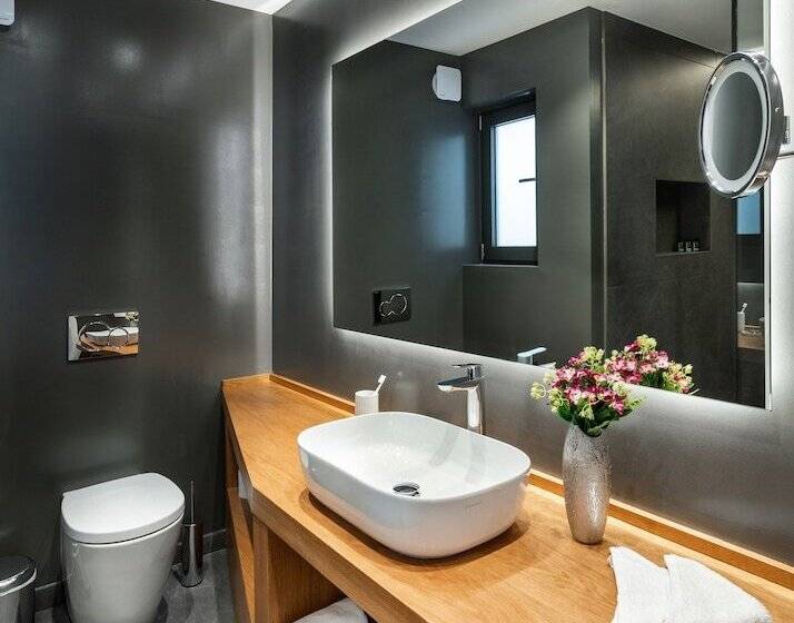 سوییت جونیور با چشم‌انداز دریا, Days City Suites