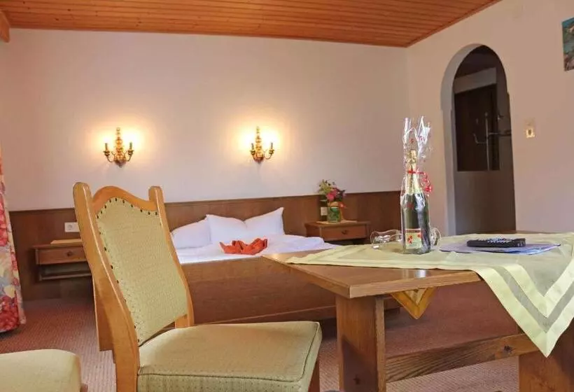 Standard Neljän Hengen Huone, Pension Aloisl`s Harmonie
