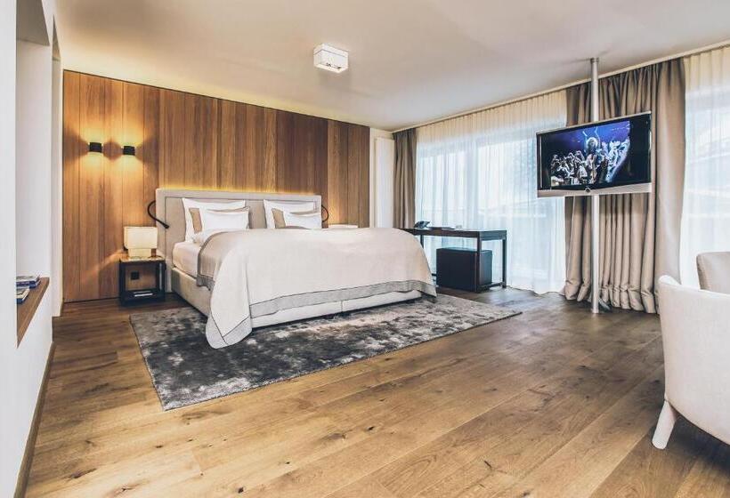 جناح جونيور مزوَّد بشرفة, Elizabeth Art