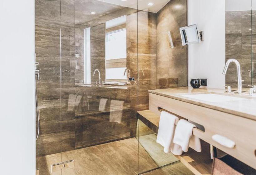 غرفة ديلوكس مزودة بشرفة, Elizabeth Art