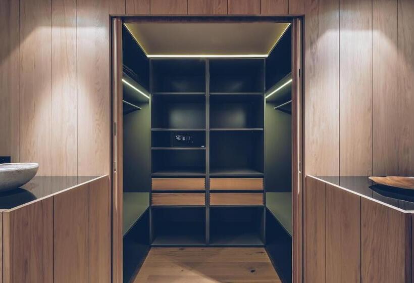 جناح جونيور مزوَّد بشرفة, Elizabeth Art