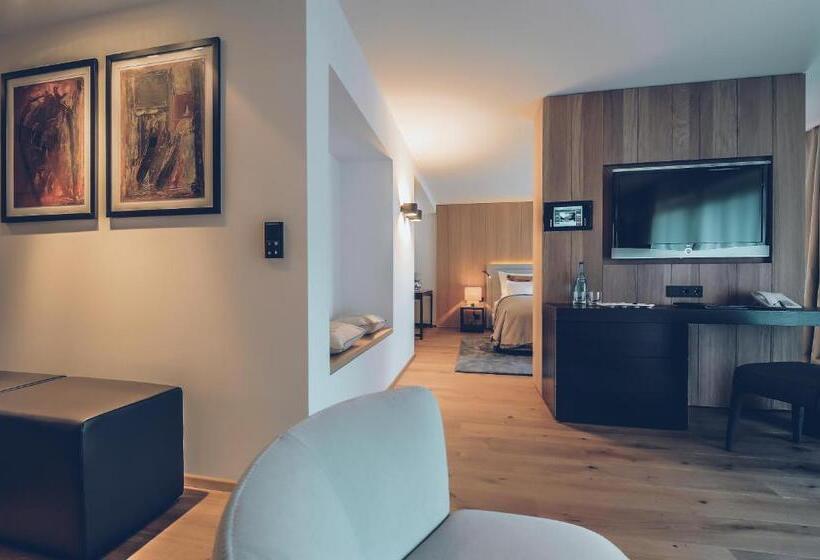 جناح جونيور مزوَّد بشرفة, Elizabeth Art