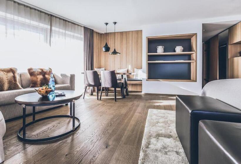 جناح جونيور مزوَّد بشرفة, Elizabeth Art