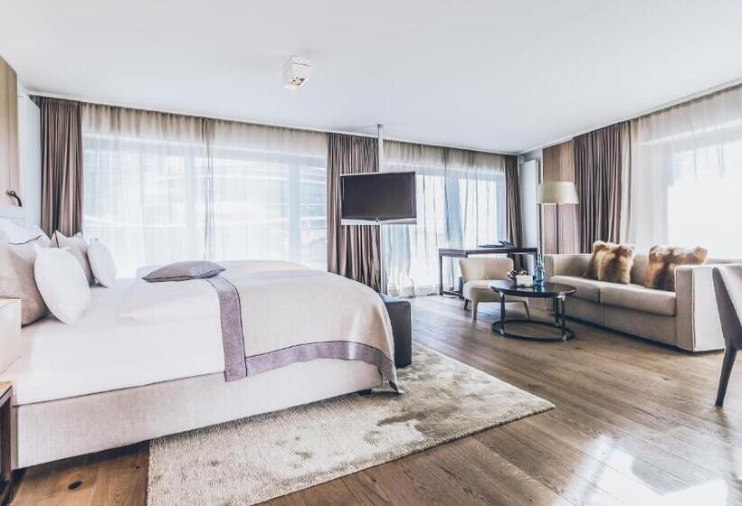 جناح جونيور مزوَّد بشرفة, Elizabeth Art