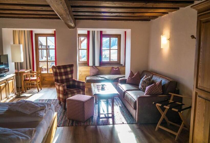 جناح جونيور, Gasthof Hinteregger