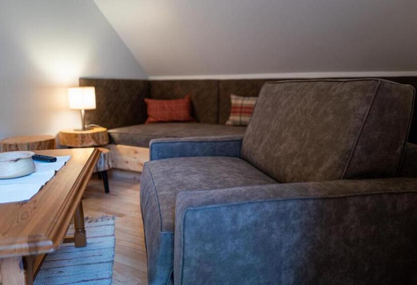 جناح, Gasthof Hinteregger